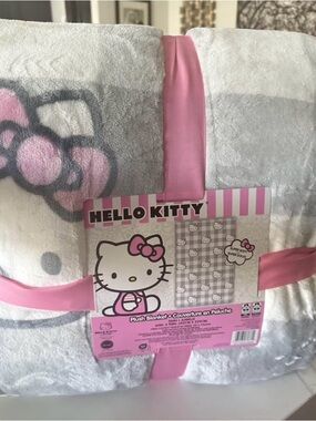 Hello Kitty Gray and Pink Plush Blanket